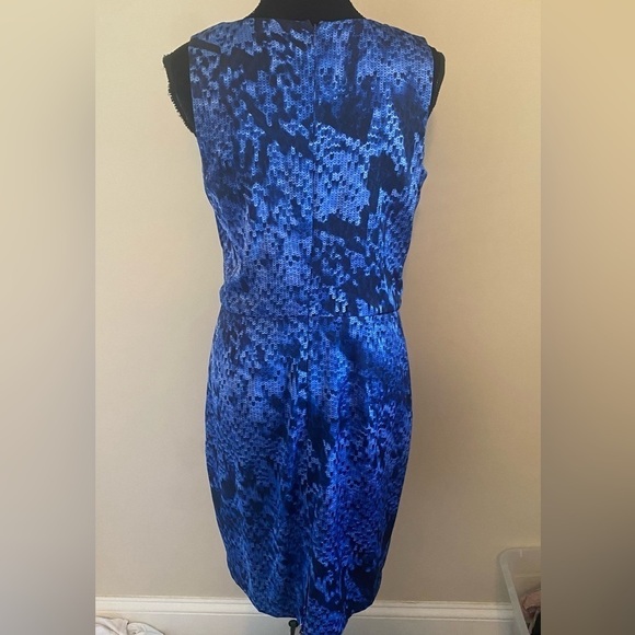 Ann Taylor sleeveless silky dress NWT in cobalt blue and black geo print sz 8 - Picture 4 of 8